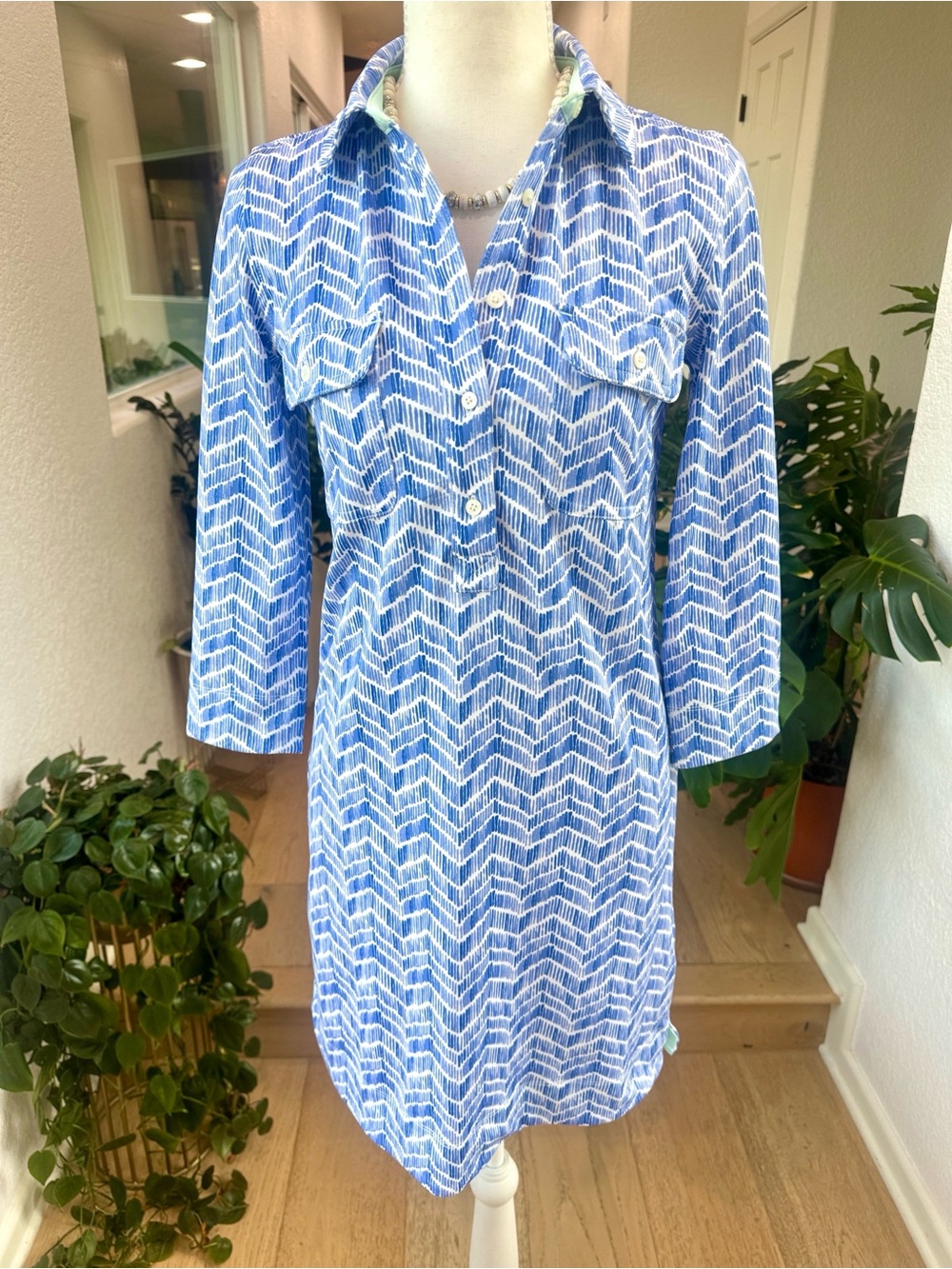 Vineyard Vines Blue and White Shirt Dress Size XXS Spring and Summer Dress